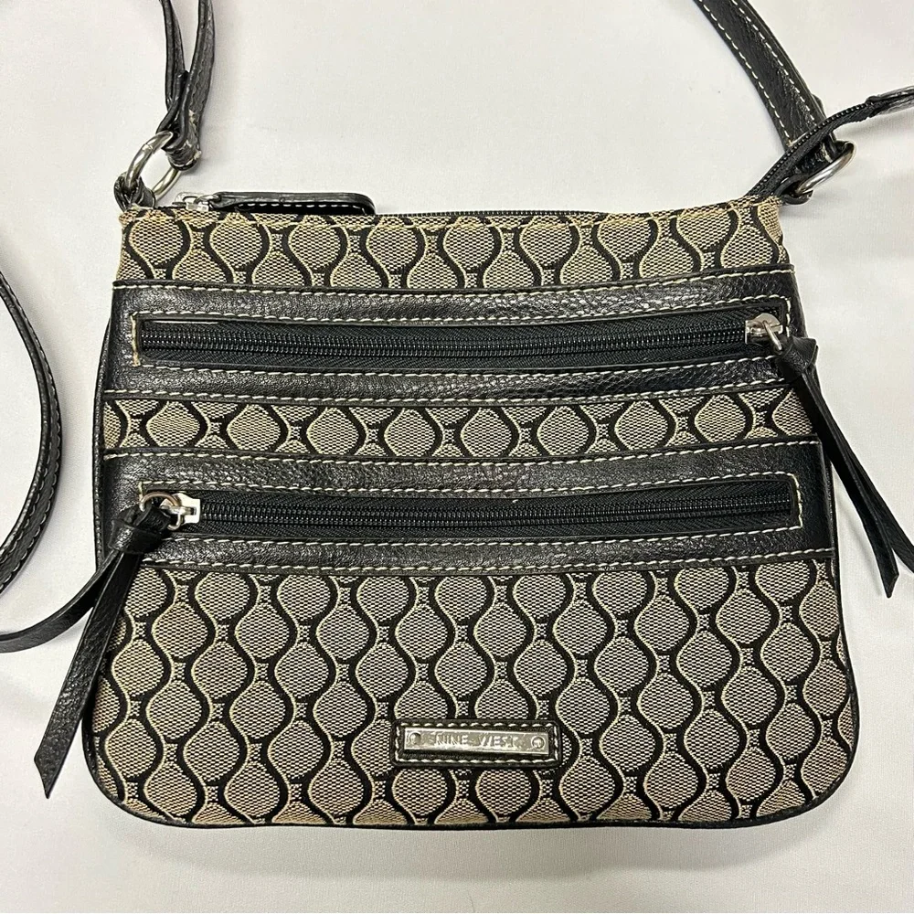 Nine West‎ Crossbody Bag Purse Small Adjust Strap Woven Zippers Tan Black Preppy